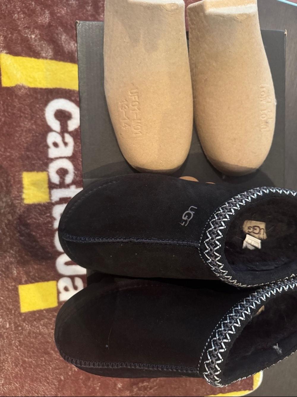 UGG Tasman slippers/clogs barely worn, great condition no damage comes with box.